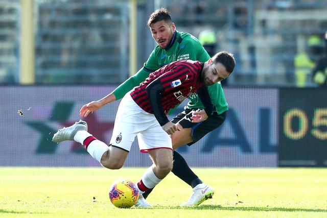 国乒男队选出二队长有争议，王励勤做出新调整，樊振东也笑了